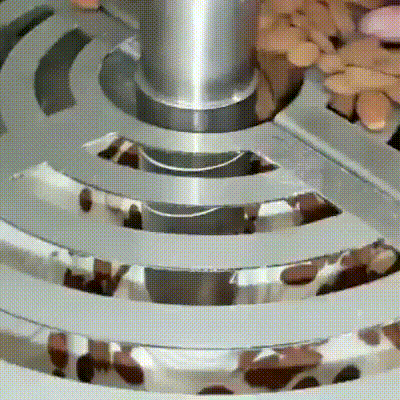Preparazione artigianale del torrone – Gelateria La Golosa
